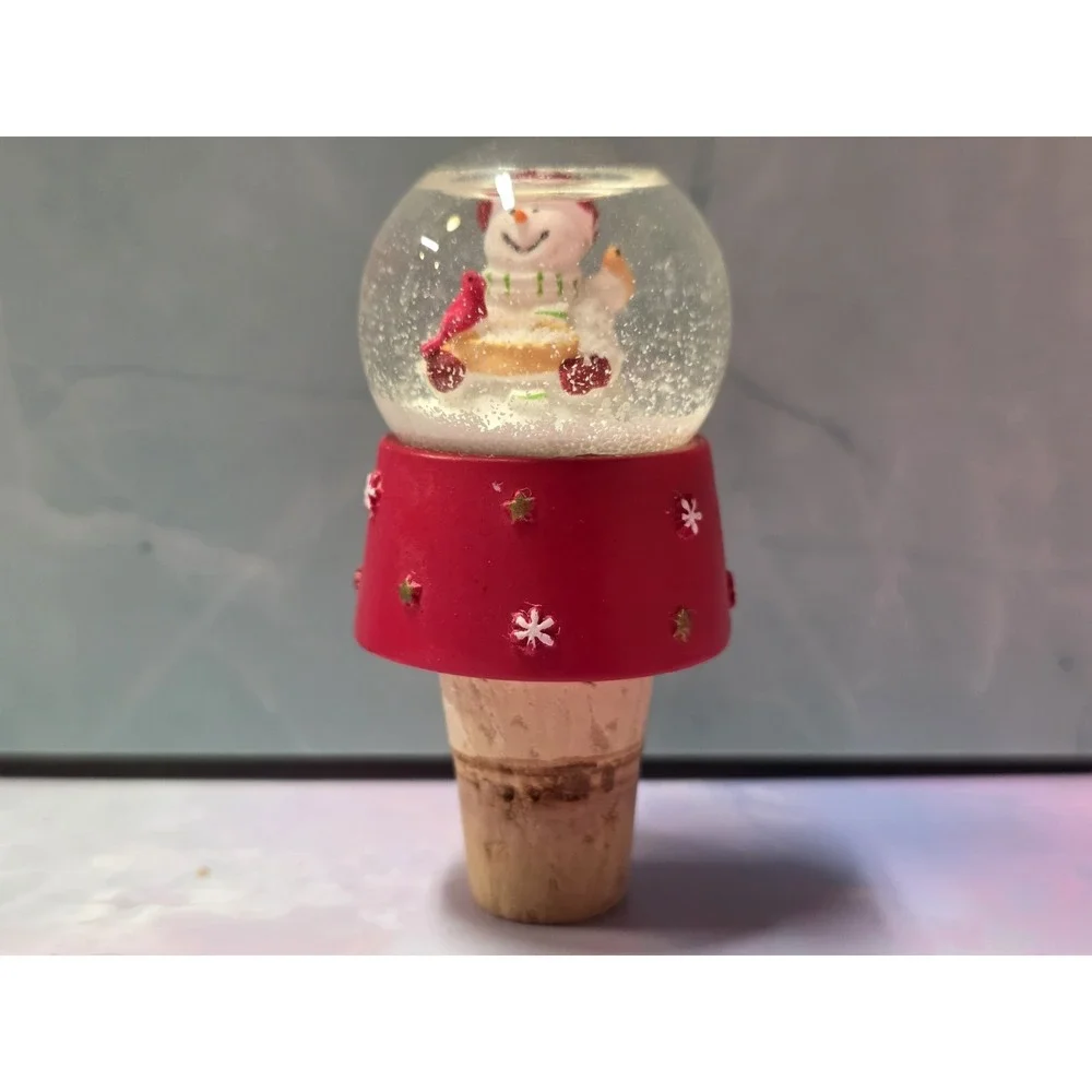 Eddingtons Santa Snow Globe Bottle Stopper.
